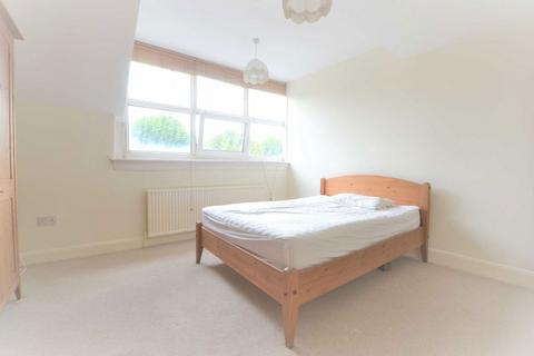 2 bedroom flat to rent, Queens Avenue, London N10