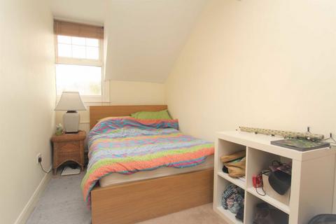 2 bedroom flat to rent, Queens Avenue, London N10