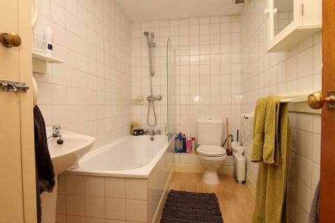 2 bedroom flat to rent, Queens Avenue, London N10