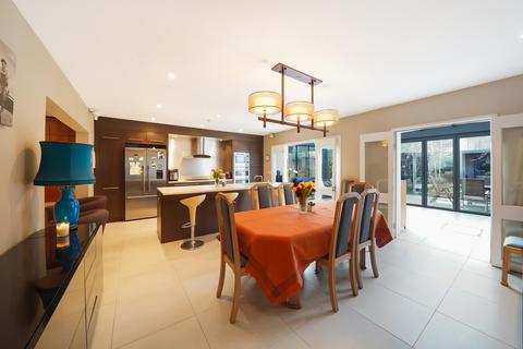 4 bedroom flat for sale, Harley Road, London, NW3