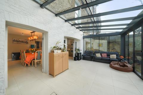 4 bedroom flat for sale, Harley Road, London, NW3