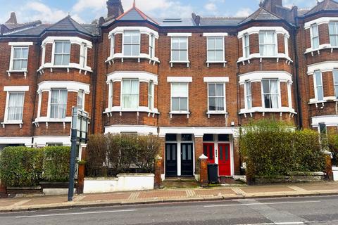 4 bedroom ground floor flat to rent, Latchmere Road, Clapham Junction, SW11