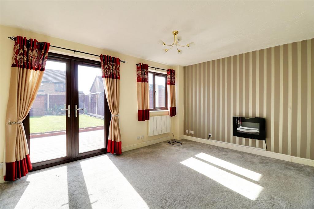 FULL WIDTH REAR LOUNGE measuring