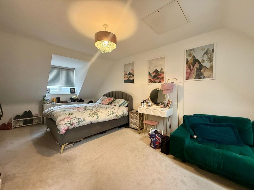 Main bedroom 1.jpg