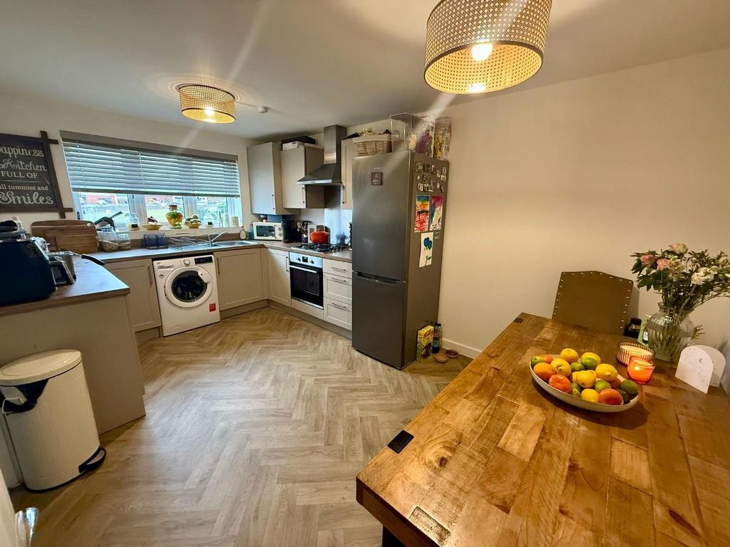 Kitchen 1.jpg