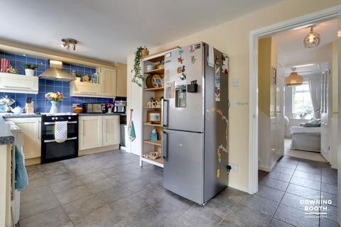 25 Francis Road, Lichfield, WS13 7JX