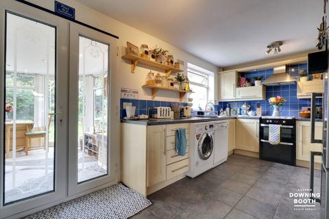 25 Francis Road, Lichfield, WS13 7JX
