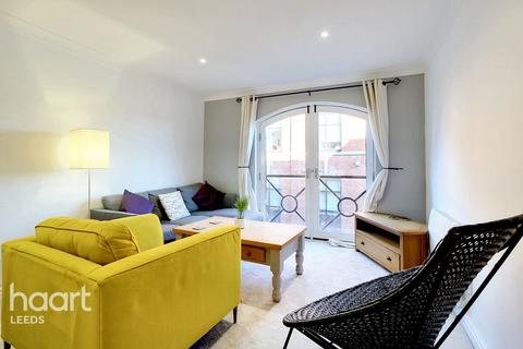 2 bedroom apartment for sale, Riverside Court, Leeds