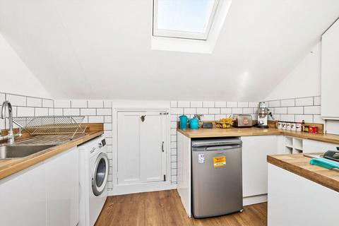 1 bedroom flat for sale, Gilbey Road, London SW17