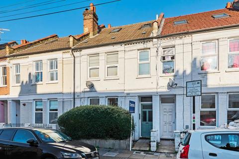 1 bedroom flat for sale, Gilbey Road, London SW17