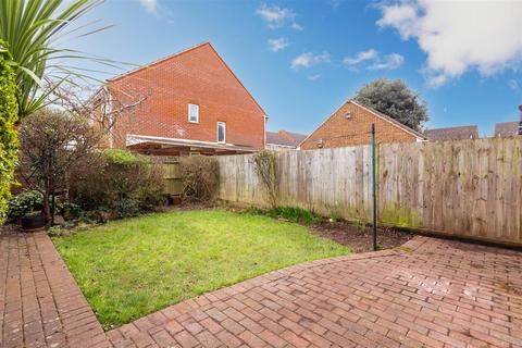 2 bedroom house for sale, Laurel Close, Worthing
