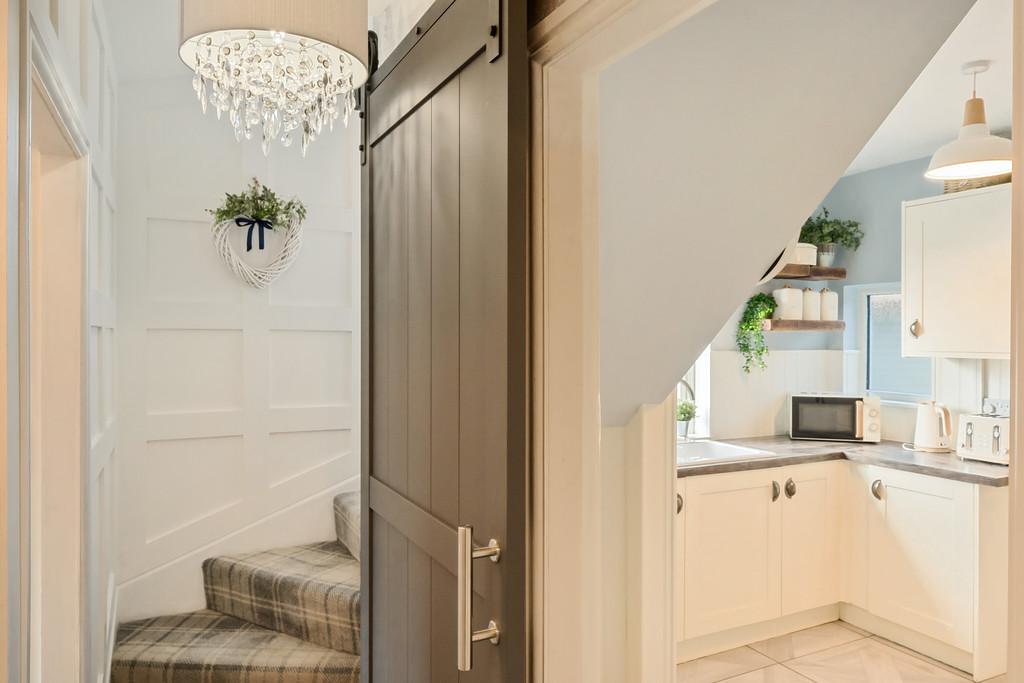 Hallway/Kitchen