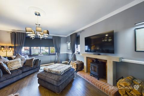 33 Vicarage Drive, Stramshall, Uttoxeter, ST14 5DL