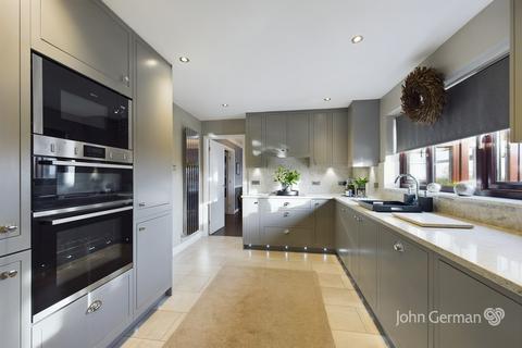33 Vicarage Drive, Stramshall, Uttoxeter, ST14 5DL