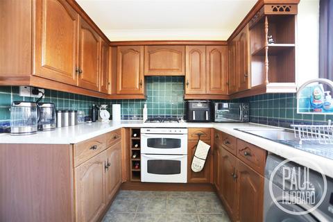 6 Broadoak Close, Carlton Colville, Lowestoft, NR33 8SU