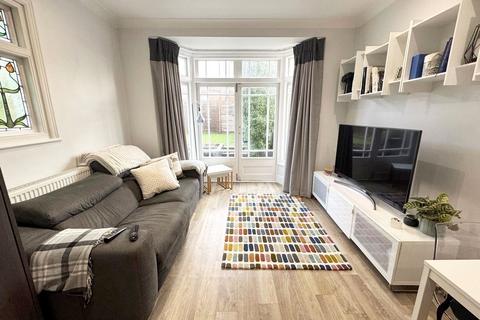 2 bedroom apartment to rent, Birkbeck Road, Mill Hill, London, NW7