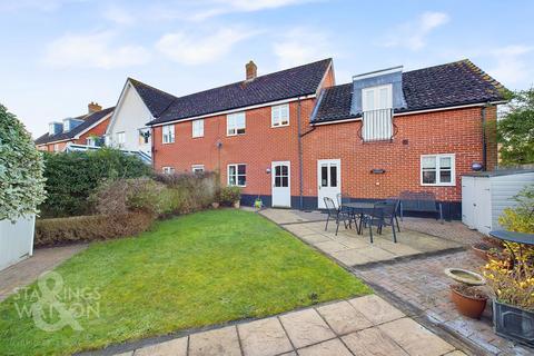 3 bedroom semi-detached house for sale, Bromedale Avenue, Mulbarton, Norwich