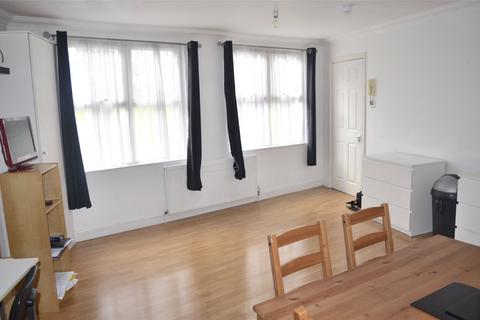 1 bedroom apartment to rent, Kings Parade, Carshalton SM5