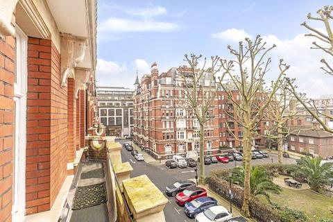 3 bedroom apartment for sale, Iverna Court, Kensington, W8