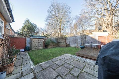 142 Runnymede, London, SW19 2RG