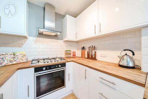 142 Runnymede, London, SW19 2RG