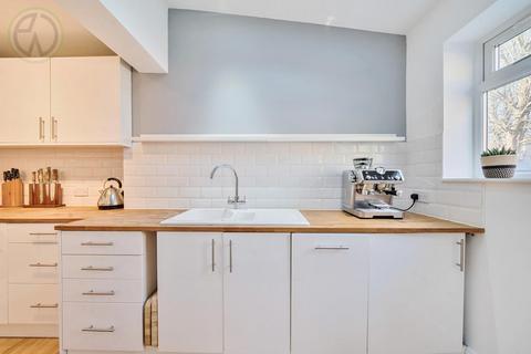 142 Runnymede, London, SW19 2RG