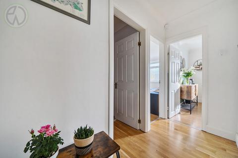 142 Runnymede, London, SW19 2RG