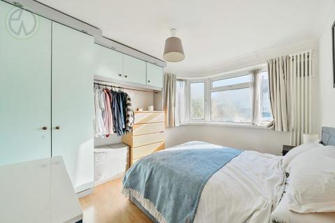 142 Runnymede, London, SW19 2RG