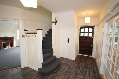 4 bedroom detached house to rent, Hinchley Way, Esher KT10