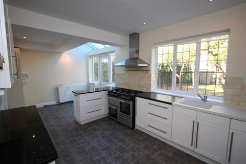 4 bedroom detached house to rent, Hinchley Way, Esher KT10