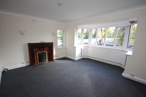 4 bedroom detached house to rent, Hinchley Way, Esher KT10