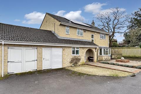 4 bedroom detached house to rent, Boreham Road, Warminster