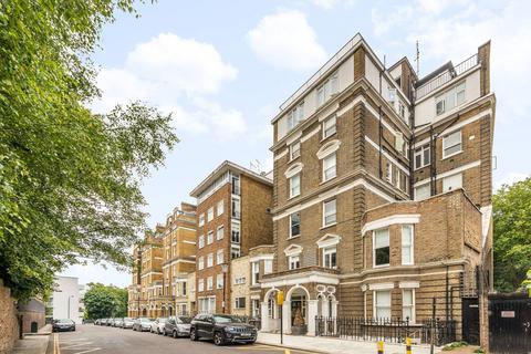 Studio to rent, Airlie Gardens, Kensington, London, W8