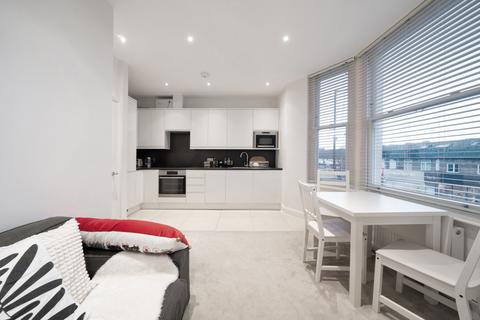 2 bedroom apartment for sale, Askew Road, London