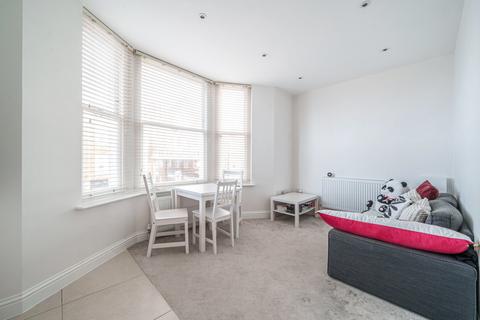 2 bedroom apartment for sale, Askew Road, London