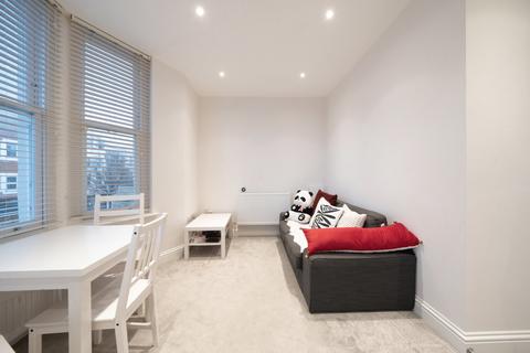 2 bedroom apartment for sale, Askew Road, London