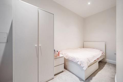 2 bedroom apartment for sale, Askew Road, London