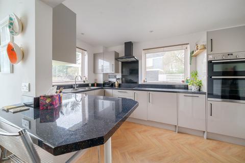 24 Edinburgh Gardens, Windsor, SL4 2AN