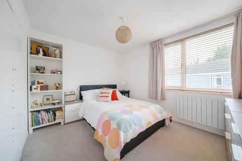 24 Edinburgh Gardens, Windsor, SL4 2AN