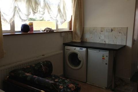 Studio to rent, Northwick Avenue, Harrow HA3