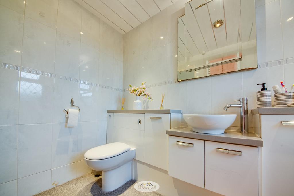 Bathroom 1.2