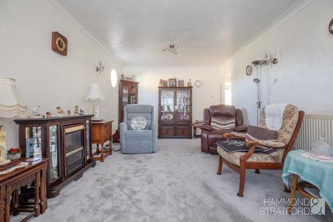 10 Birch Drive, Attleborough, NR17 2HF