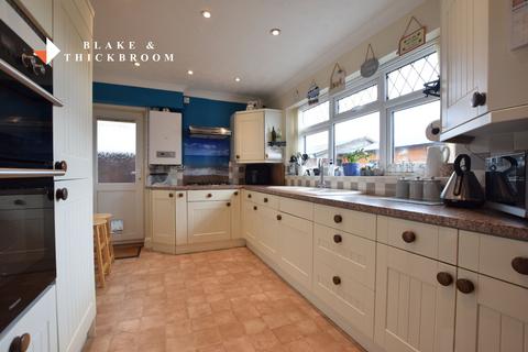 4 bedroom chalet for sale, Preston Road, Holland-on-Sea