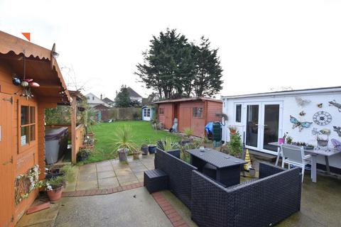 4 bedroom chalet for sale, Preston Road, Holland-on-Sea