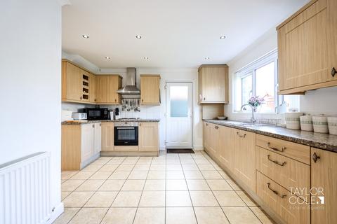 4 bedroom detached house for sale, Woodhurst Close, Amington