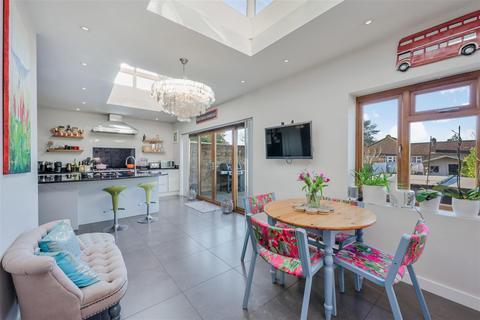 85 Amberley Gardens, Epsom, KT19 0NQ