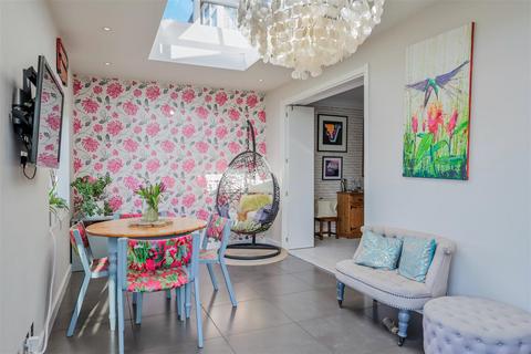 85 Amberley Gardens, Epsom, KT19 0NQ