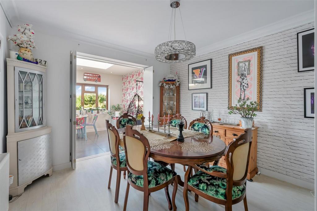 AMBERLEY GARDENS (20 FROM 34)-15.jpg