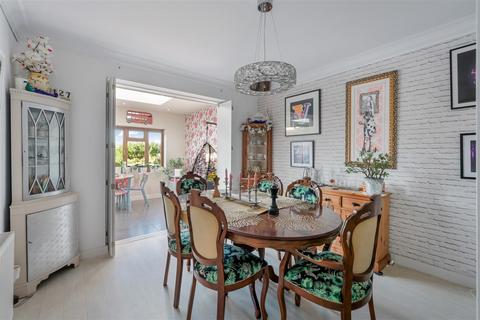 85 Amberley Gardens, Epsom, KT19 0NQ