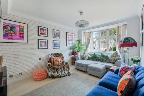 85 Amberley Gardens, Epsom, KT19 0NQ